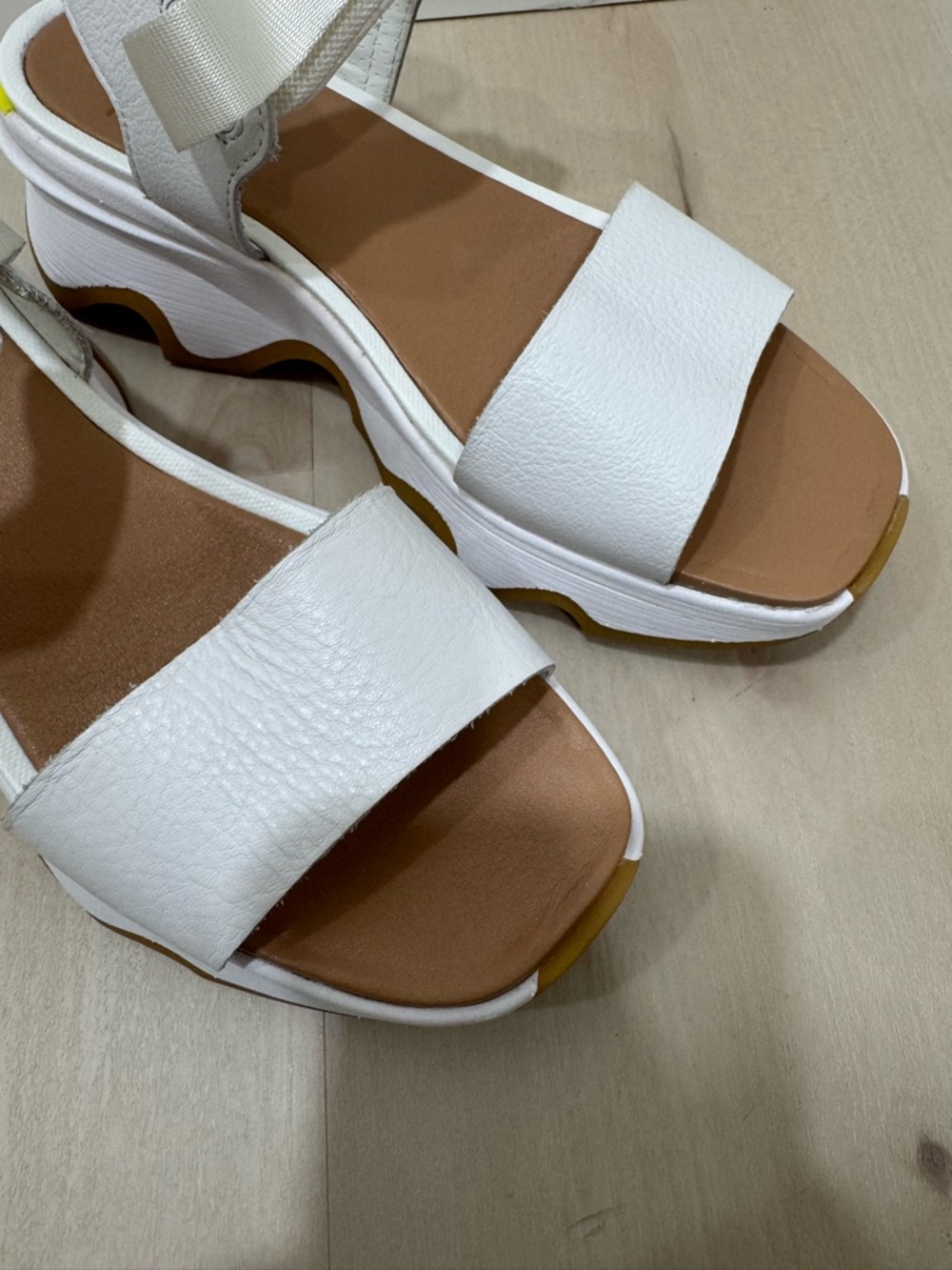 Sorel Kinetic Impact Y Strap Sandals Women's 7 Sea Salt White Tan Athleisure - Picture 8 of 14